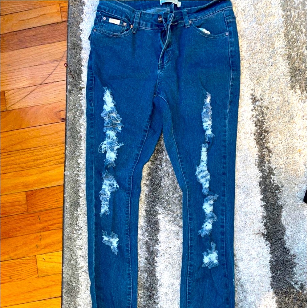 blue ripped skinny jeans